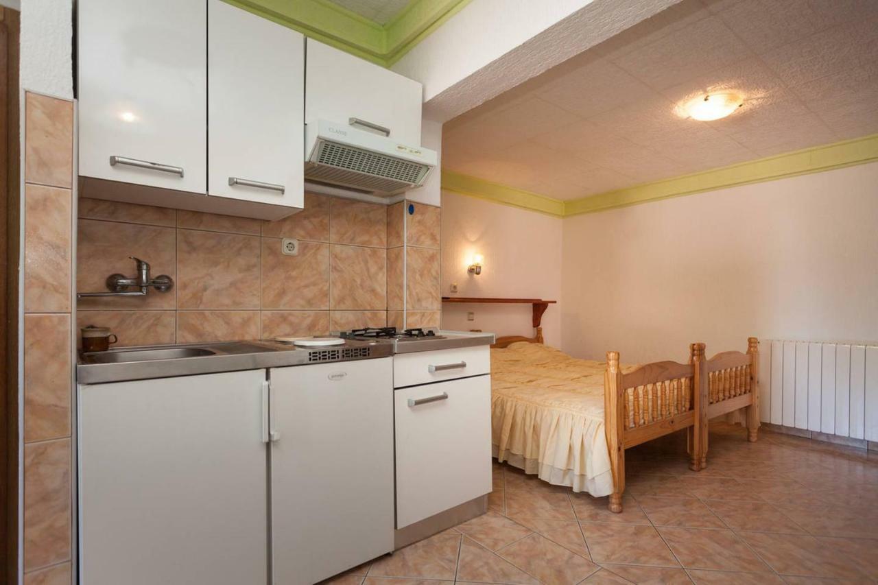 Apartmani Antonella Premantura Exterior foto
